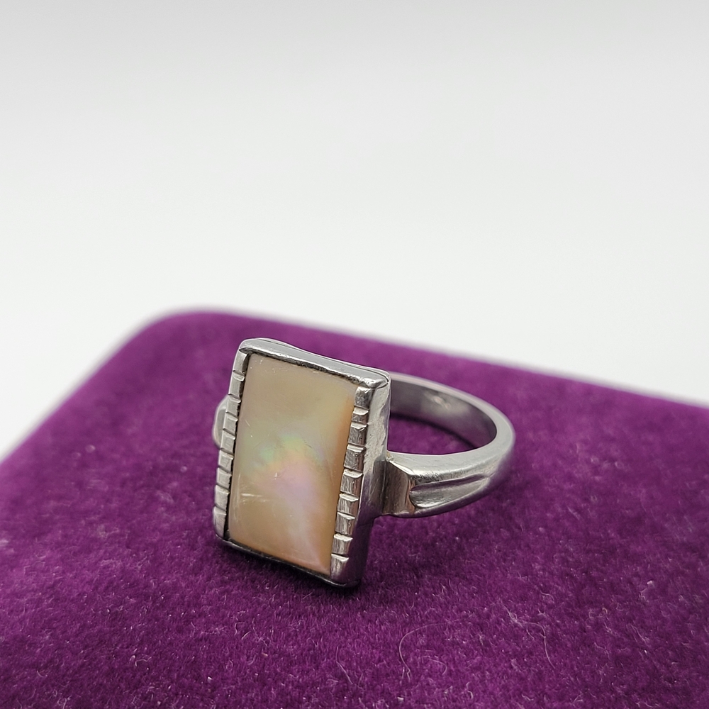 Sterling Silver Native American Southwestern Style Ring with Mother of Pearl